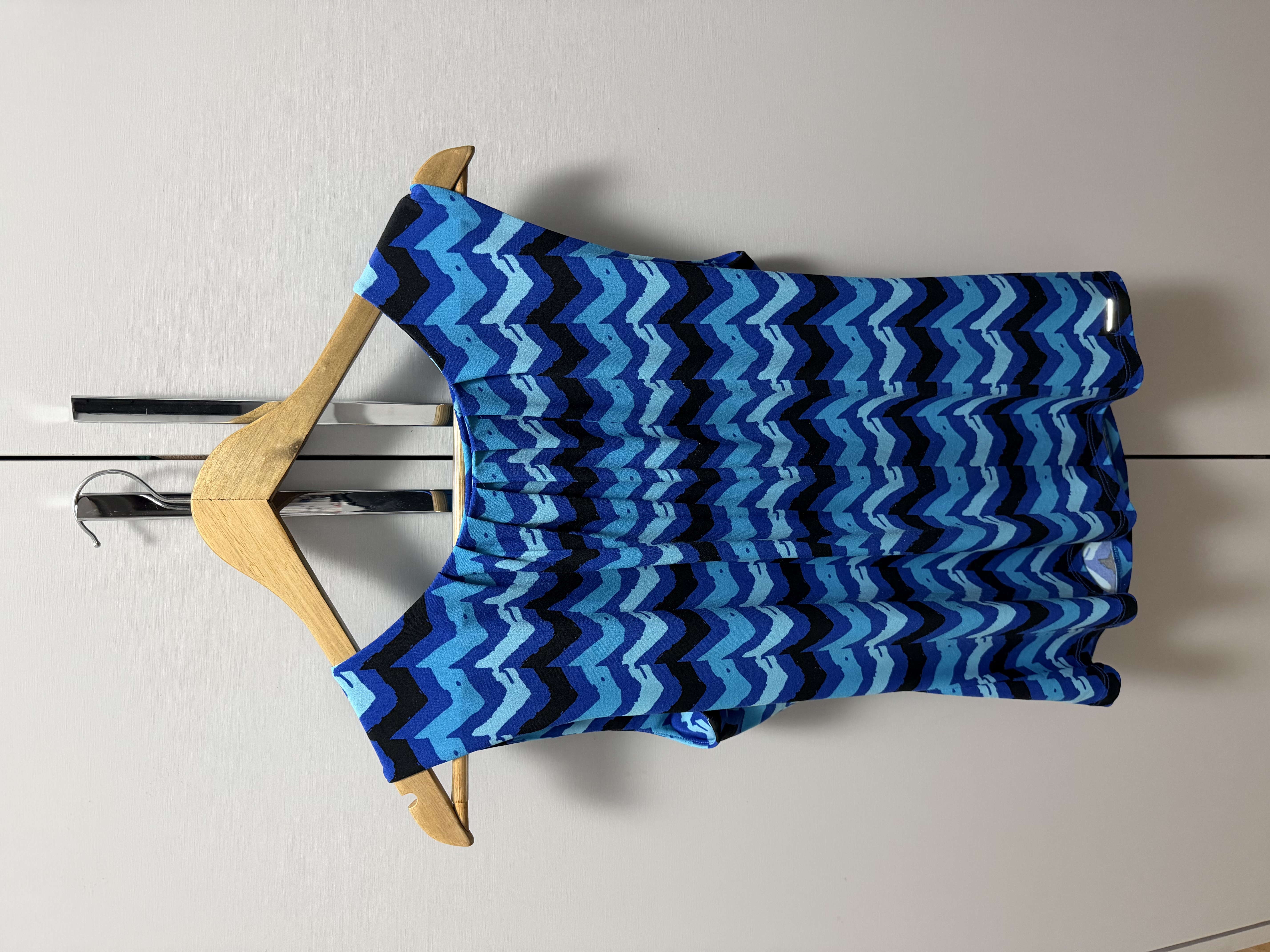 Blusa azul estampa ondas