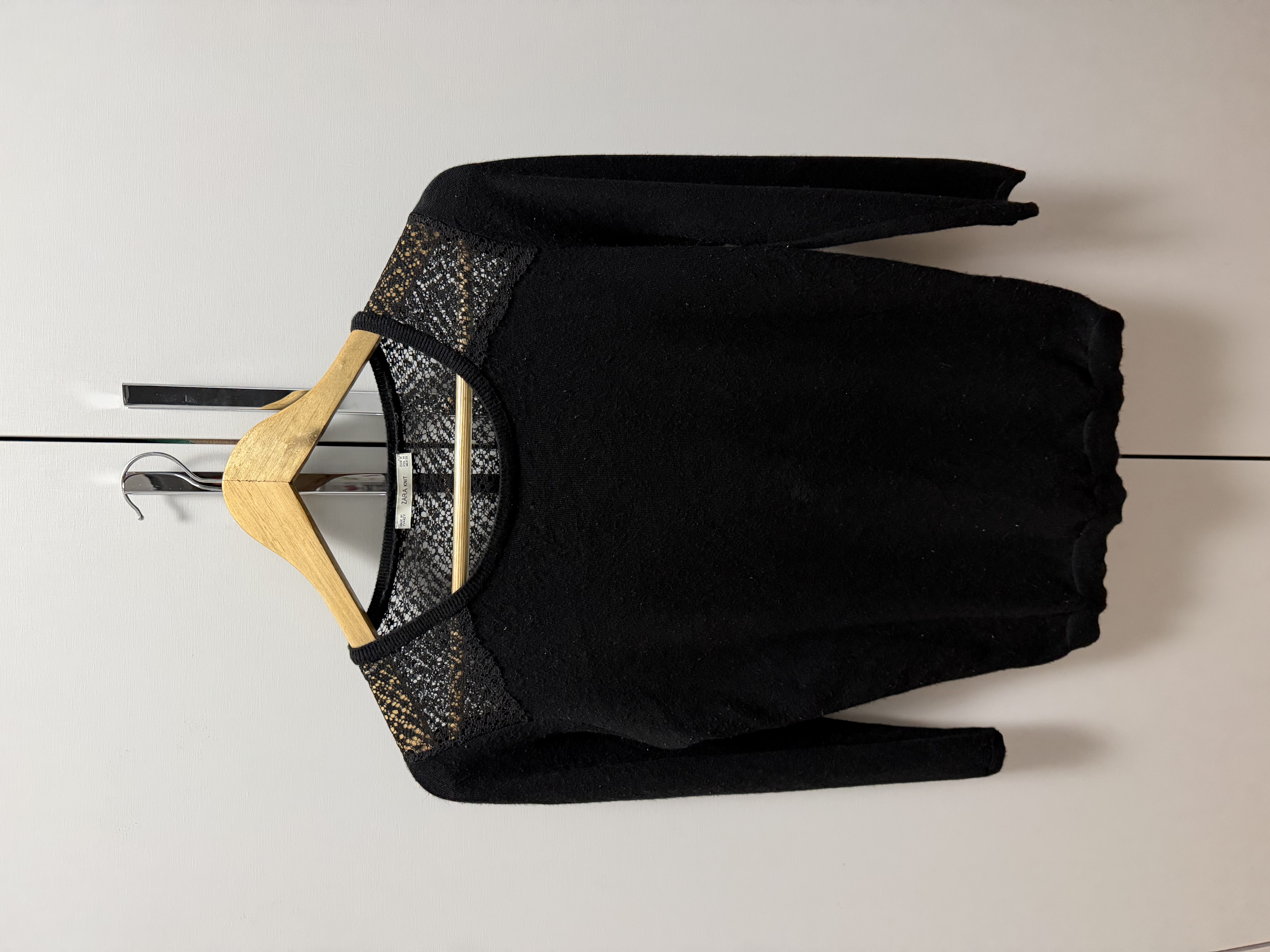 Blusa preta renda nas costas