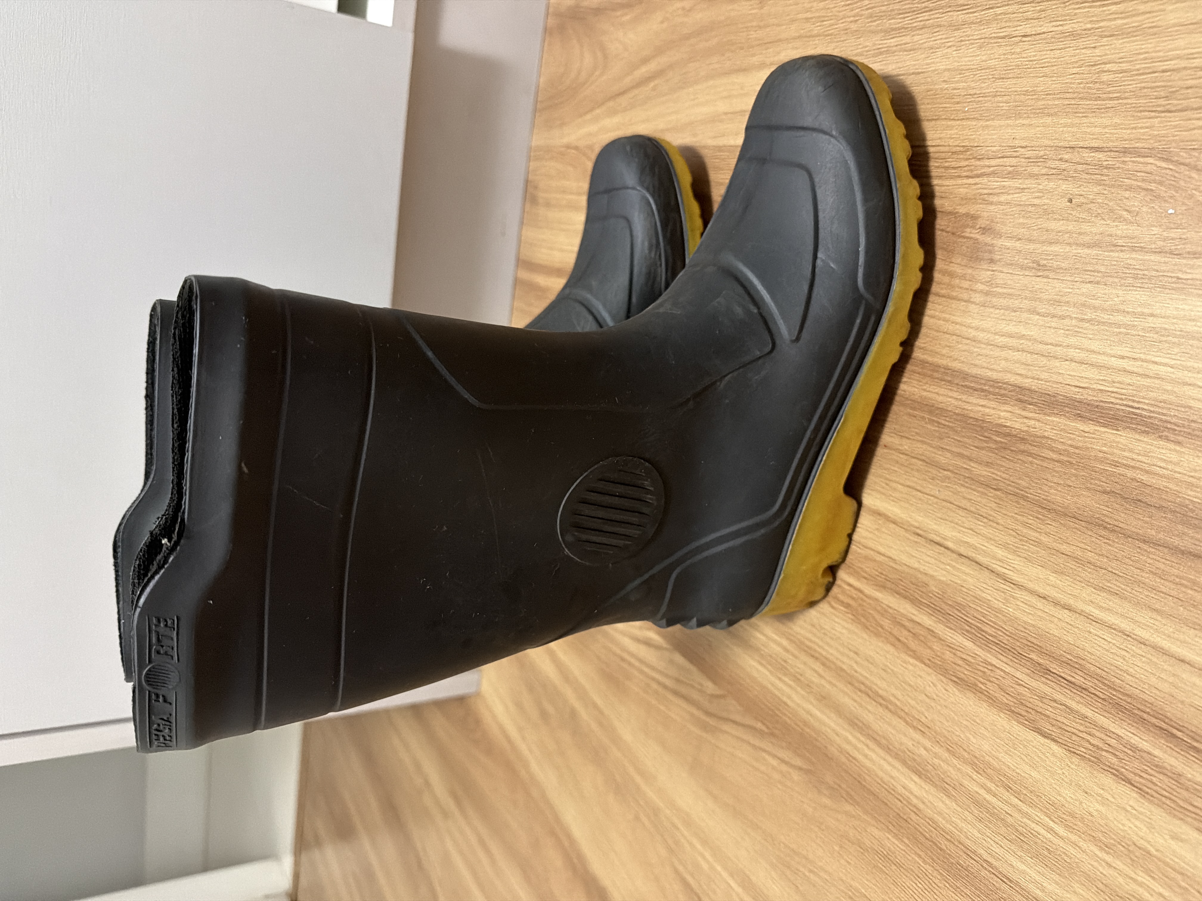 Bota preta Grendene