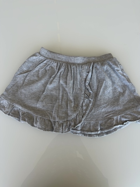 Short saia cinza