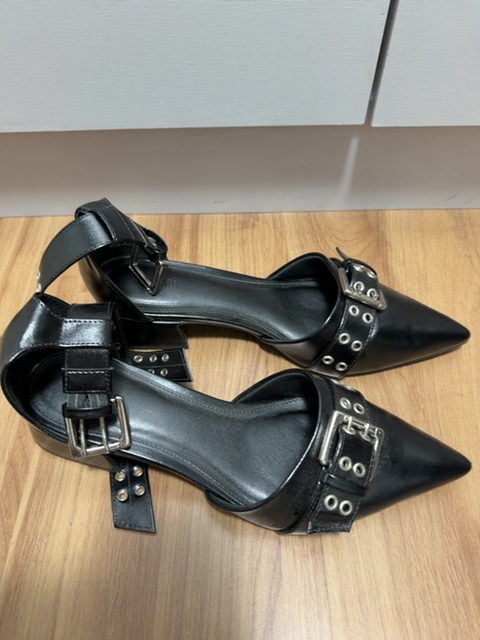 Sapato preto fivela