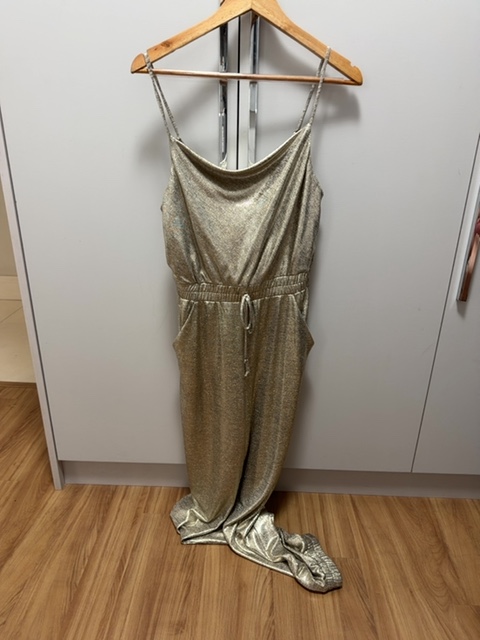 Macacão dourado