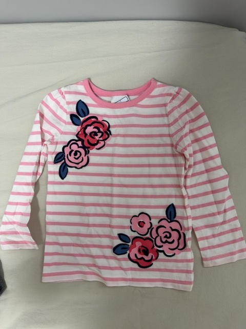 Blusa listrada com flor