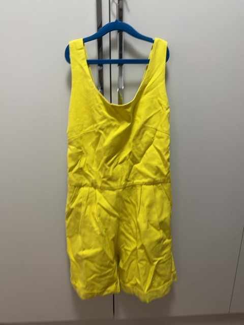 Macacão amarelo